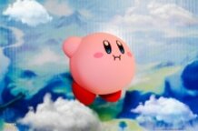 Kirby flies through the skies.