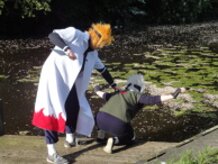 Minato pushing Kakashi xD