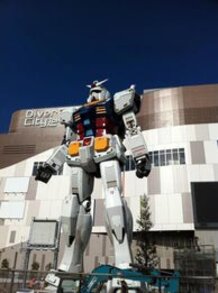 Life Sized Gundam Guards Tokyo