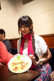 World Famous Cosplayer Alodia Gosiengfiao Visits Japan! 