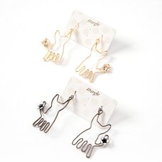 gargle Wire Flower Cat Earrings