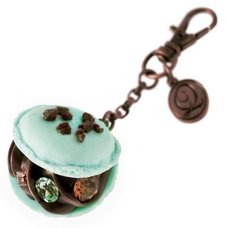 Q-pot. Mint Chocolate Petit Macaron Bag Charm