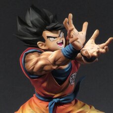 Dragon Ball Z Son Goku Super Kamehameha Figure: Premium Color Edition