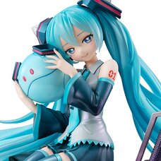 Lucrea Mobile Suit Gundam 45th Anniversary × Hatsune Miku: Hatsune Miku × 00 Gundam