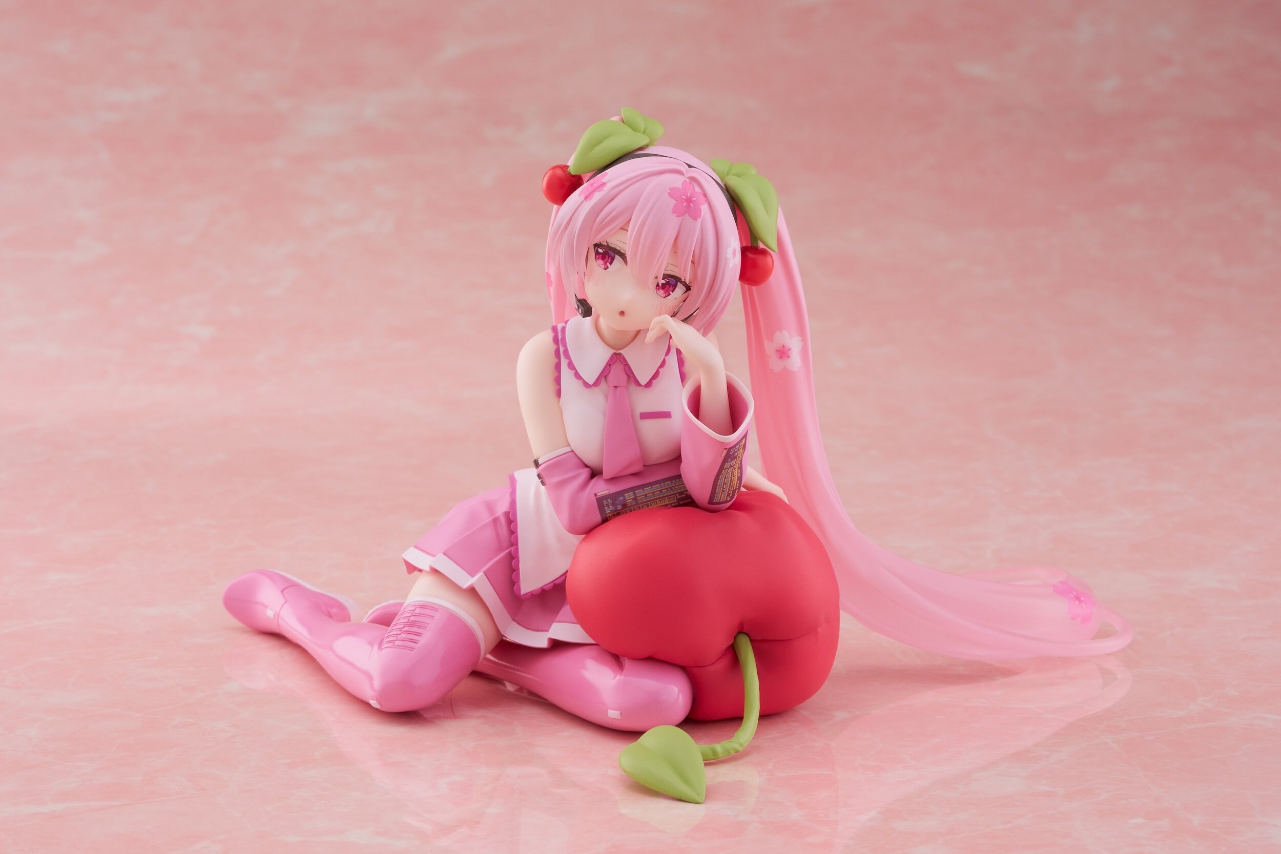 てぃんくる ロウきゅーぶ版画 CHERRY BLOSSOM GRADUATION Graduates with Bright Spring Cherry Blossoms in the