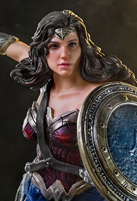 Justice League - Statuetta Wonder Woman FWC15, 30 Cm, 11 Punti Di Articolazione, Costume Con Armatura