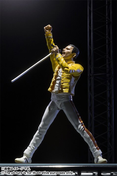 Amazon.com: Bandai Tamashii Nations Freddie Mercury 
