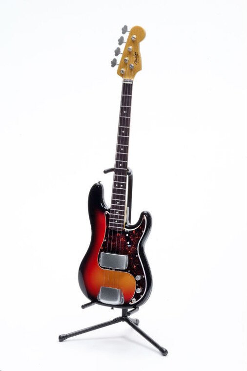 Fender The Best Collection: 1962 Precision Bass & Tolex Case 1/8th Scale  Model