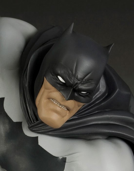 ArtFX Batman Hunt the Dark Knight Figure: KOTOBUKIYA - Tokyo Otaku