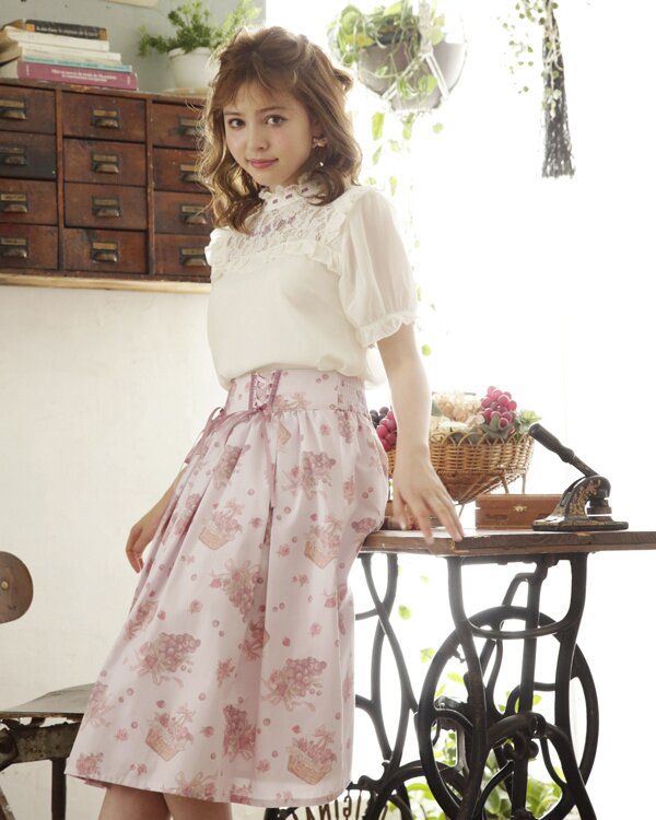 LIZ LISA Grape Rose Mid-Length Skirt: LIZ LISA - Tokyo Otaku