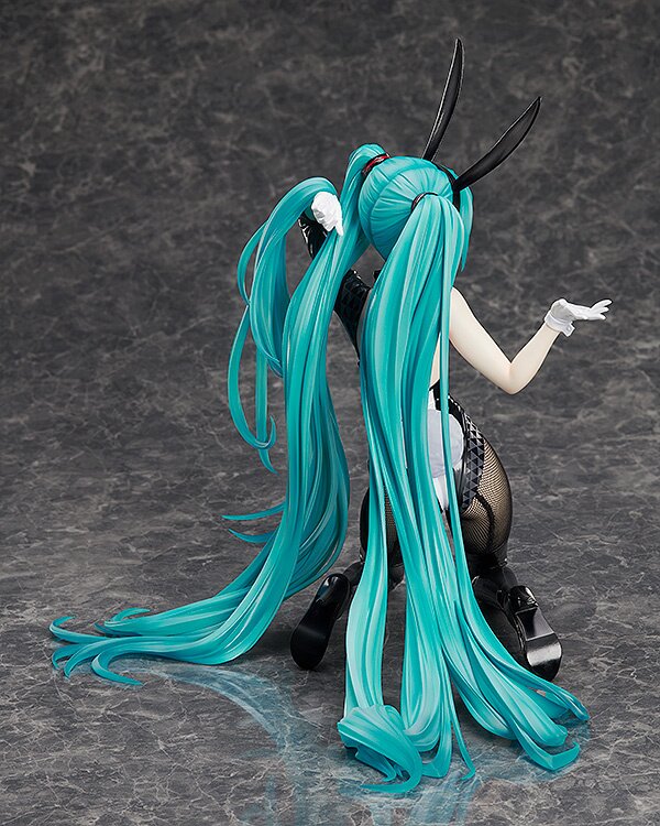 初音ミクバニーVer. Art by 三目YYB 1/4Scale Figure 初音ミク バニーVer. / Art by 三目YYB 1/4スケール 完成品