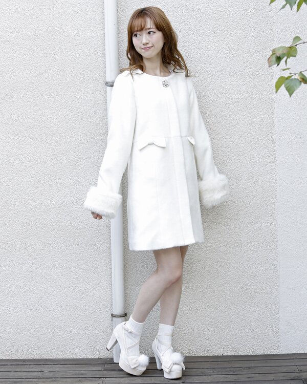 White fur coat – THE TOÉ