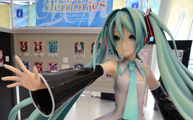 life size miku statue