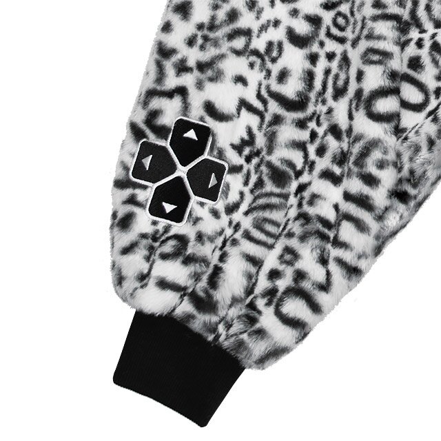LISTEN FLAVOR Gaming Cat Ear Buckle Fur Blouson: Listen