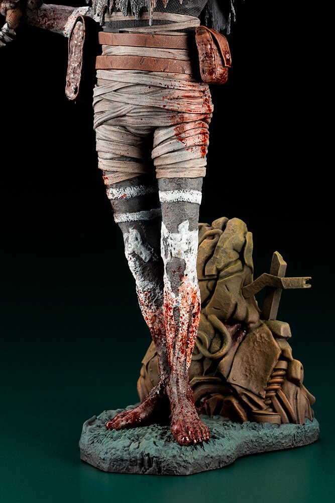 DEAD BY DAYLIGHT THE WRAITH フィギュア Amazon.com: Kotobukiya Dead by Daylight: The Wraith PVC