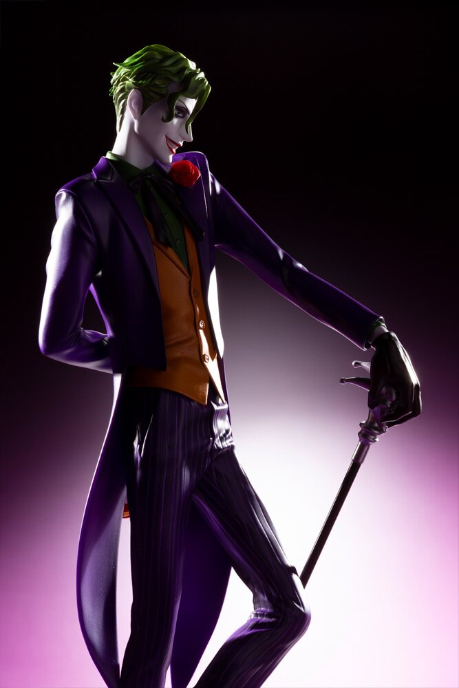 joker ikemen statue