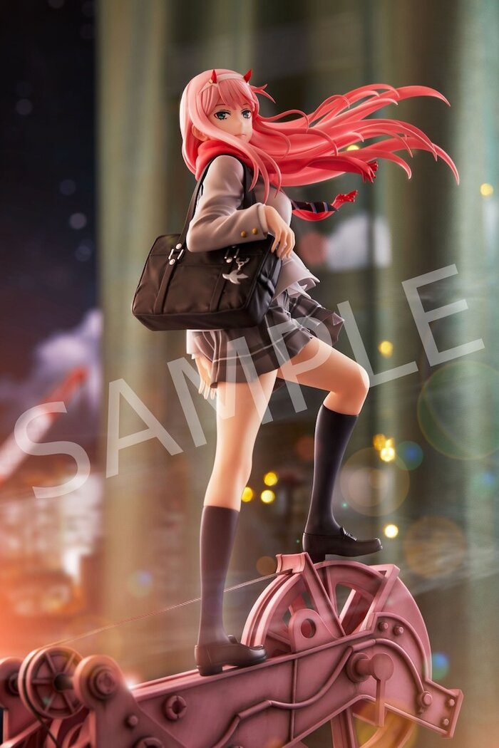 zero two uniform figure