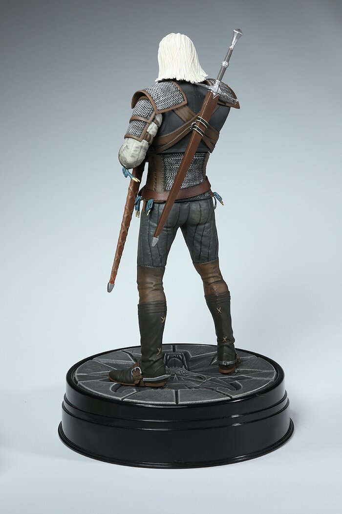 [The Witcher 3]: Wild Hunt - Hearts of Stone Geralt Deluxe Figure: Dark ...