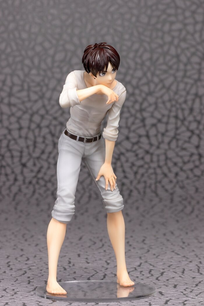 attack on titan eren titan statue