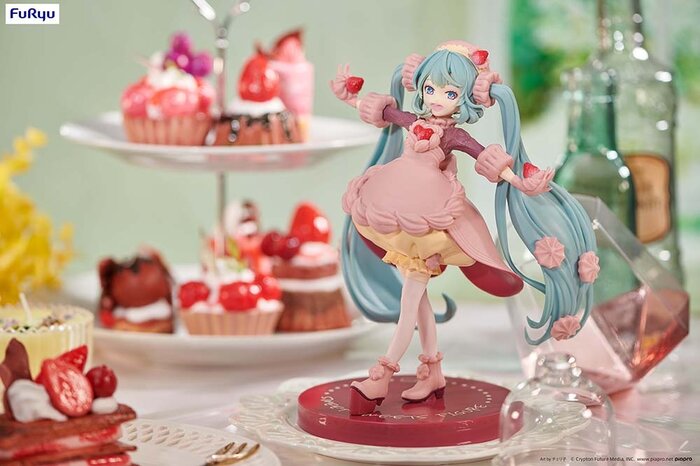 Hatsune Miku Sweet Sweets Series Figure: Strawberry Chocolate Short Ver ...