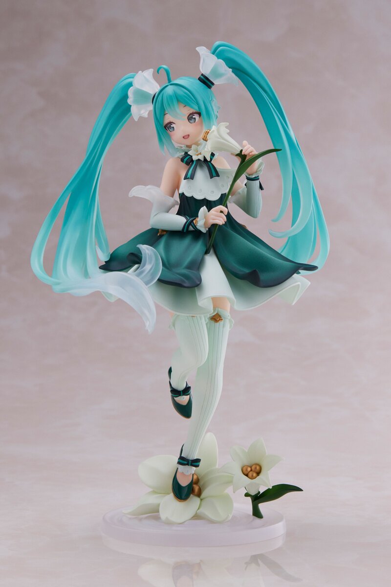 Amazon.com: Furyu Hatsune Miku x Raskal Special Figure
