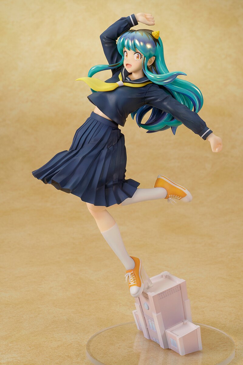 LUM 745 制服バージョン フィギュア