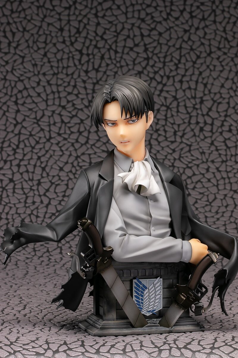 希少 FOR OVER 50 YEARS LEVI'S ギャラチケ Attack on Titan Levi Bust: Colored Ver. Figure: Fots Japan