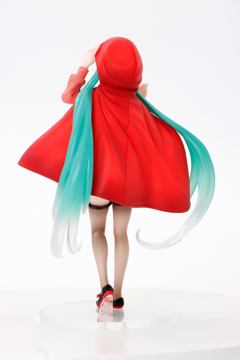 hatsune miku alice in wonderland figure