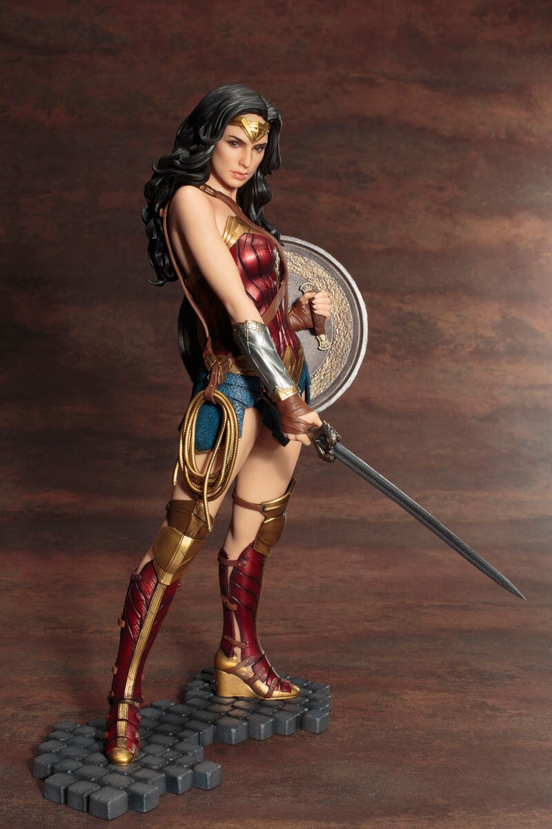 DC Comics Figurine Wonder Woman Articulée 30 cm, Jouet pour Enfant