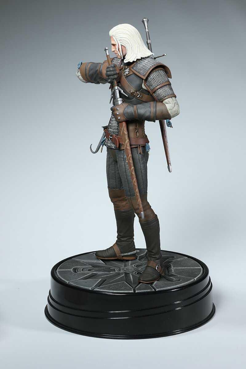 [The Witcher 3]: Wild Hunt - Hearts of Stone Geralt Deluxe Figure: Dark ...