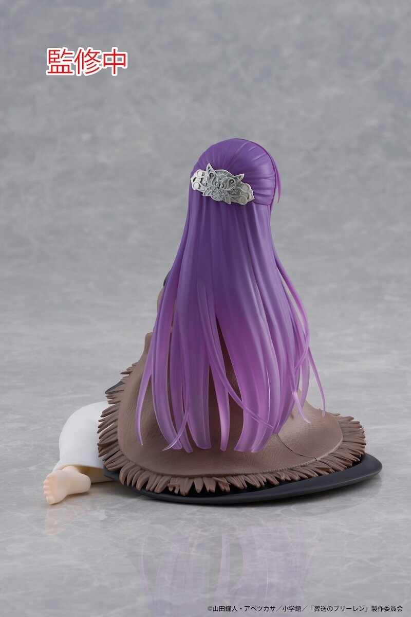 Desktop Cute Figure Frieren: Beyond Journey's End Fern