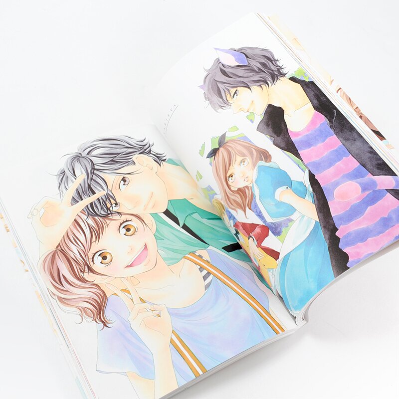 Sakisaka Io Illustrations Ao Haru Ride (Blue Spring Ride) & Strobe Edge  (Collector's Edition Comics)