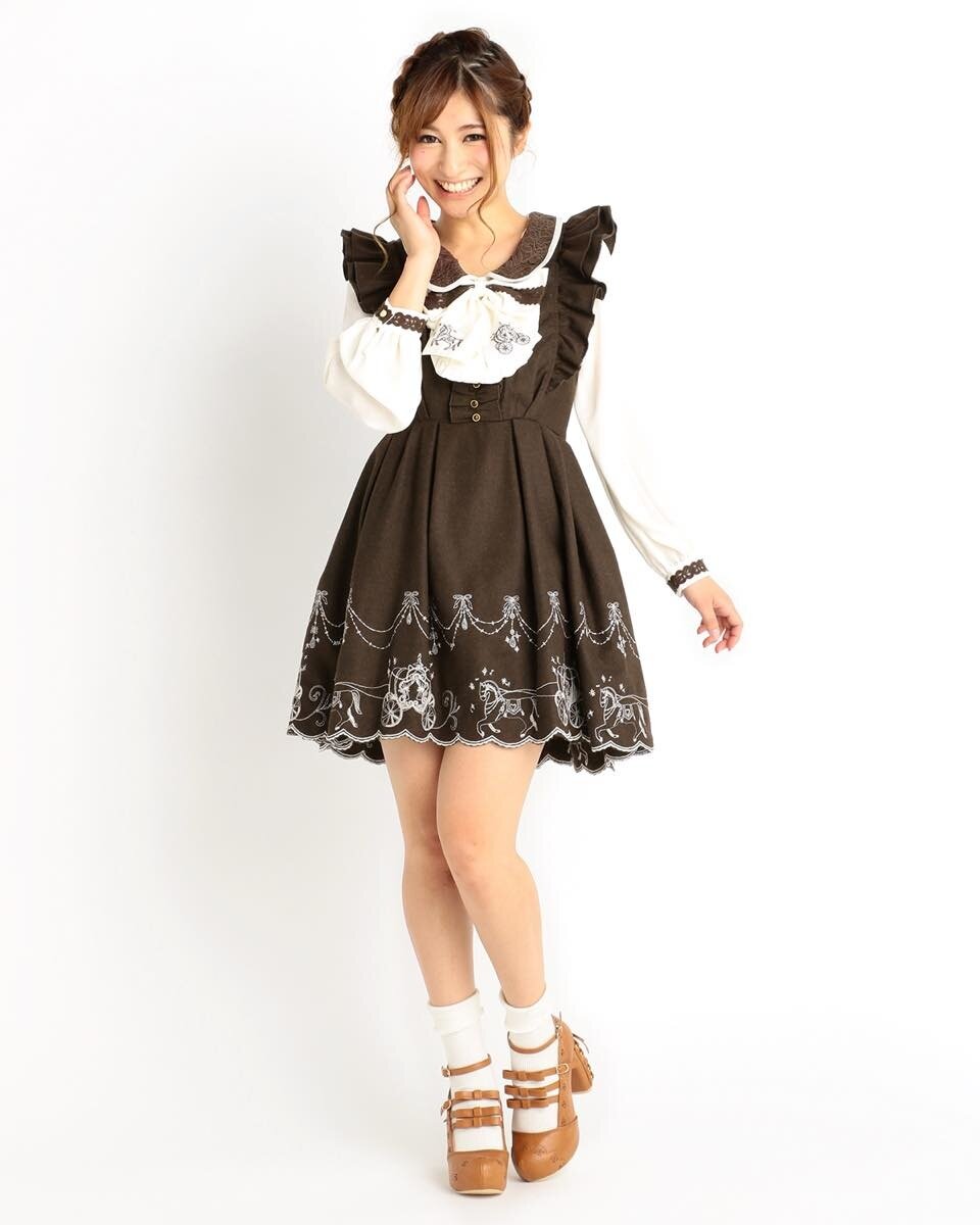 LIZ LISA♡大きなリボン♡カメオ風ブローチがアンティークなキャミソール LIZ LISA Horse-Drawn Carriage Pinafore Dress: LIZ LISA - Tokyo