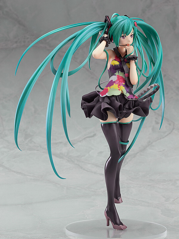 scary miku figure