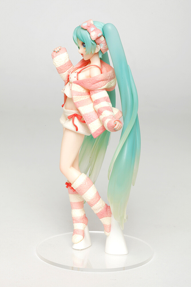 hatsune miku roomwear figure