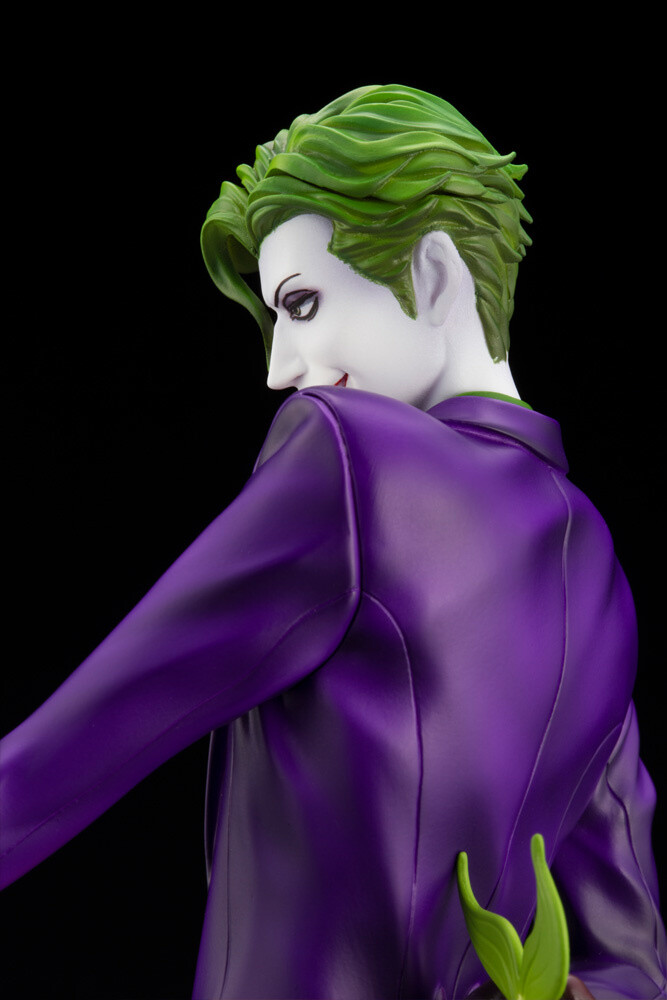 joker ikemen statue