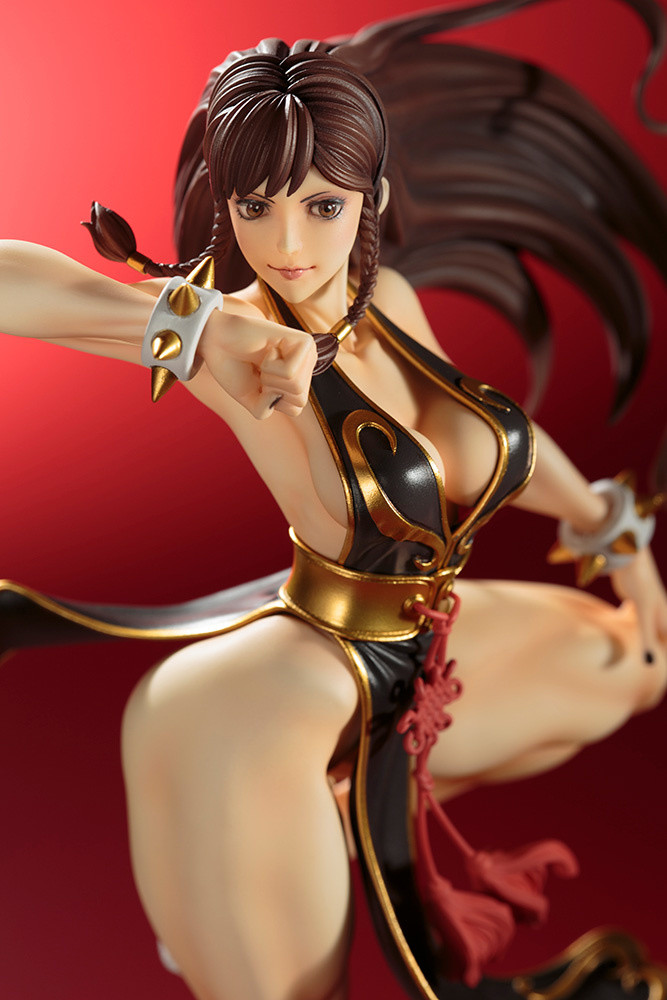 Chun‐li is sculpted in detail with her powerful physique in her battle dres...