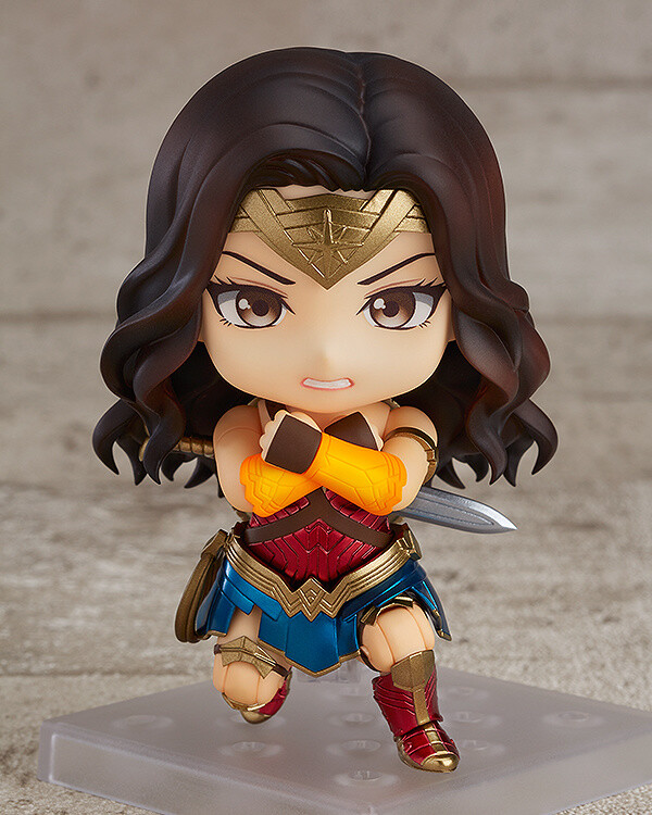 nendoroid wonder woman hero's edition