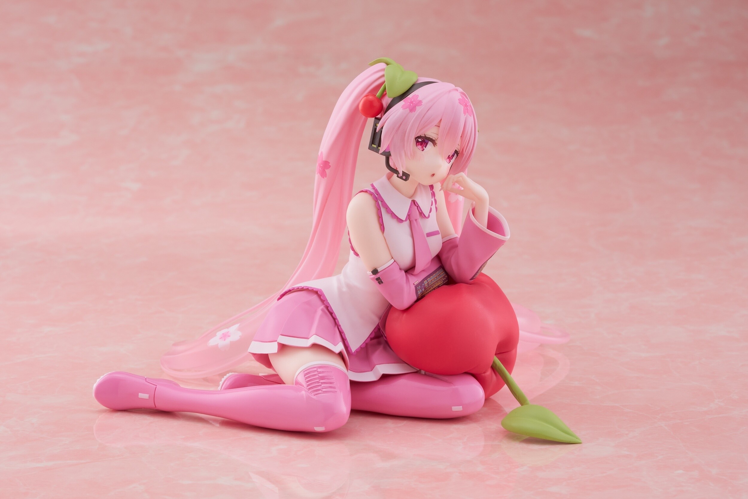 Desktop Cute Figure Sakura Miku: Cherry Cushion Ver.: Taito