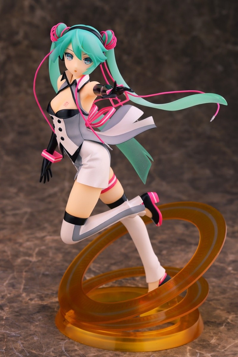 Hatsune Miku Nijigen Dream Fever Ver. 1/7 Scale Figure: Alphamax