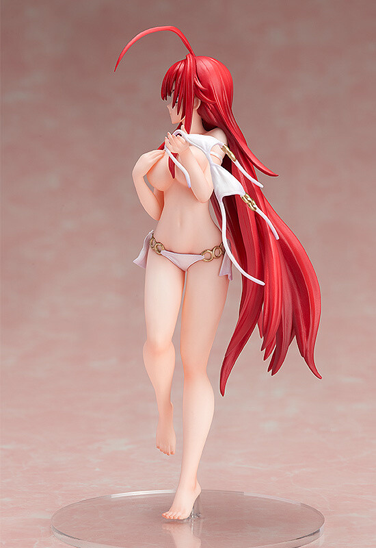 rias in a swim suit