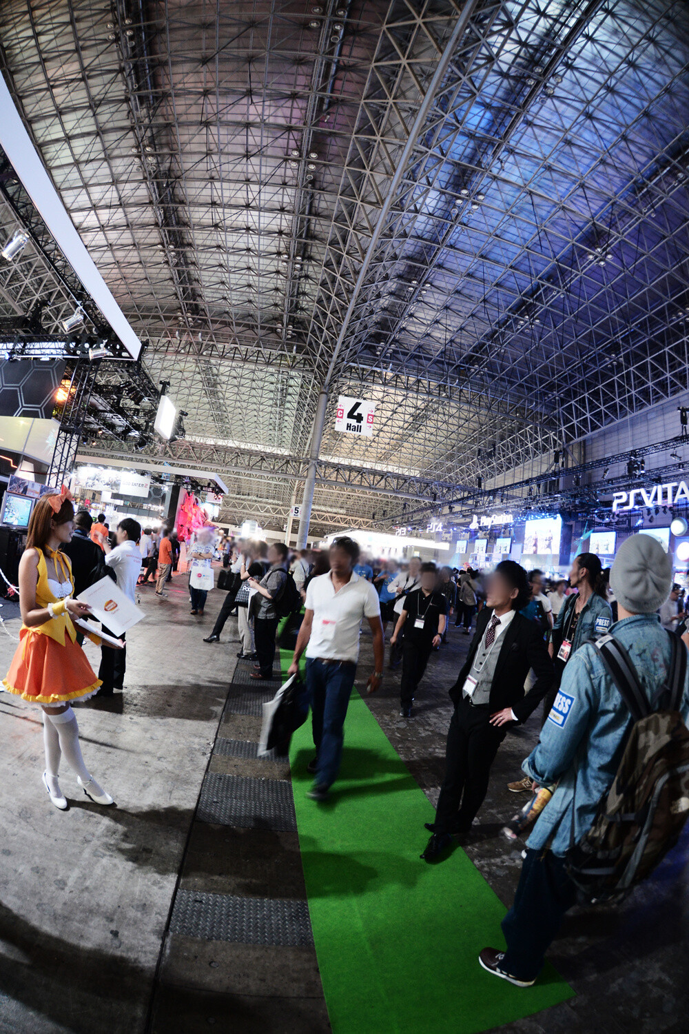 Tokyo Game Show 2013 Begins! One After Another, Gamers Become Glued to the Screens! 11