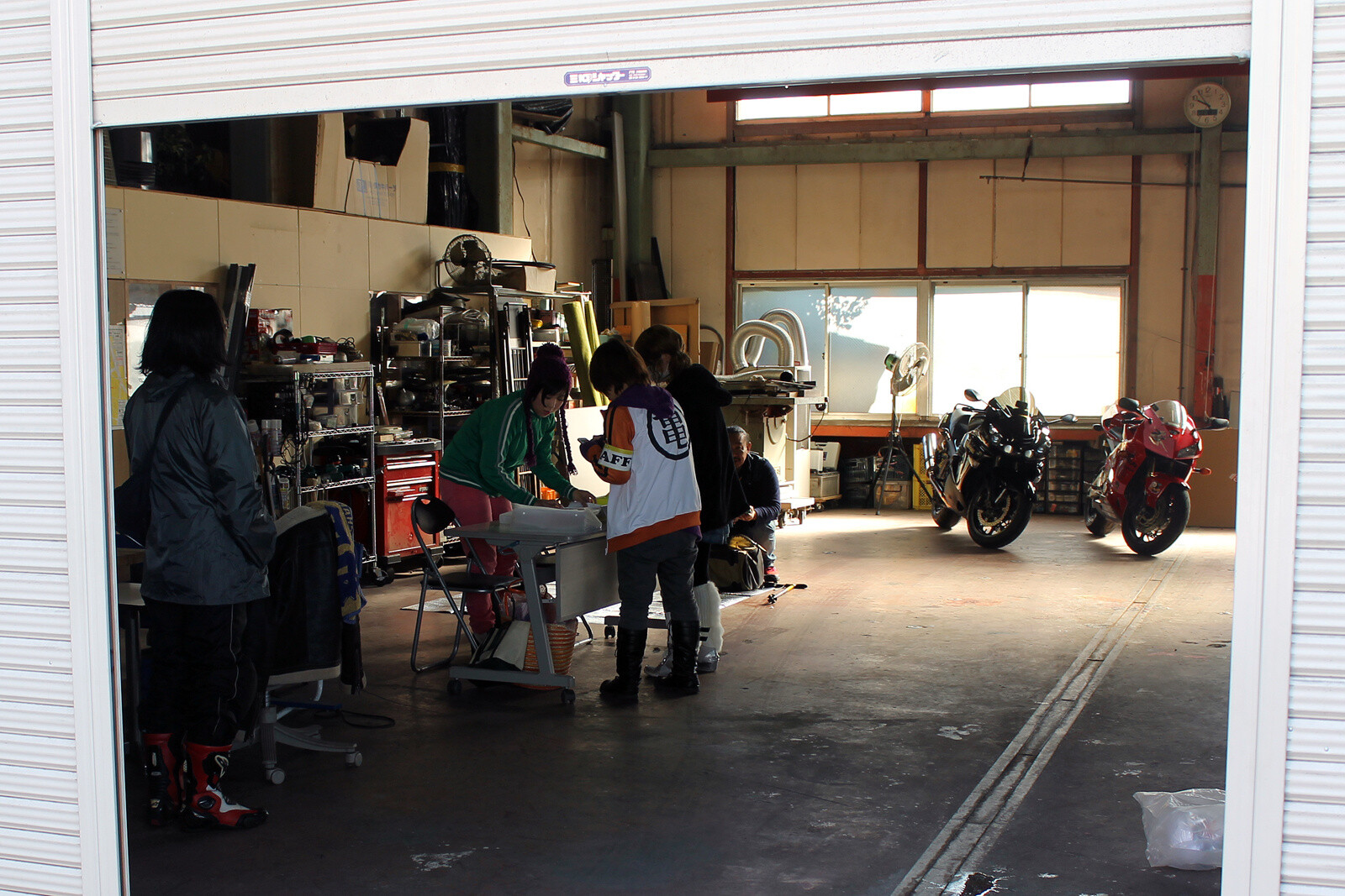 Setting up just before the photoshoot began. The staff was still mostly running around the other floors setting up. 0