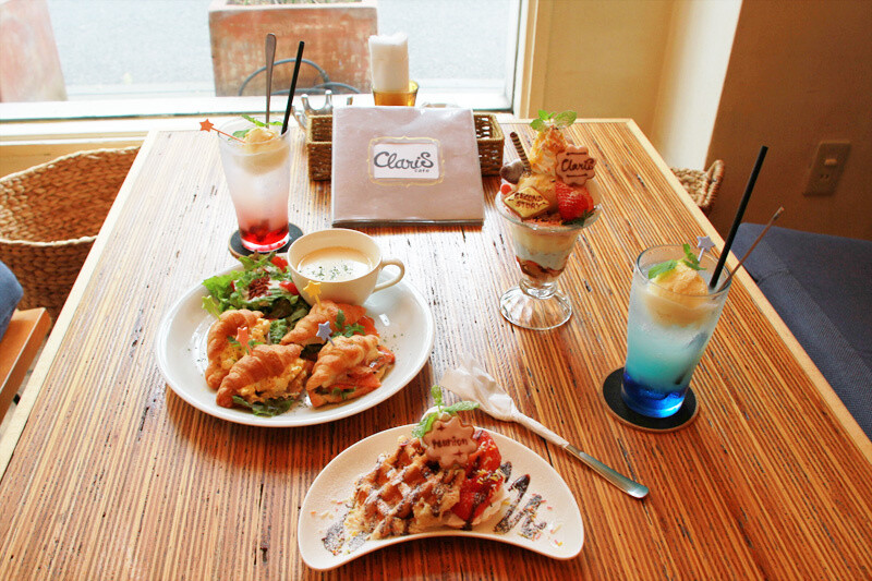 Everything shown is limited to the Tokyo collaboration menu. The two guys sent from our editorial team to the cafe were overwhelmed by the cuteness of the food.  4