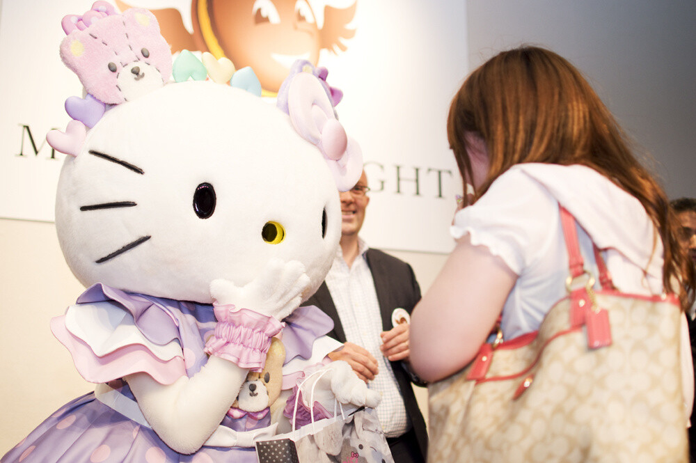 PR Ambassador HELLO KITTY Appears at Charity Event “Macaron Day”! 4