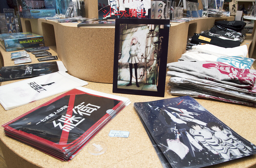 There are products of various kinds, including general goods and fashion items. 15