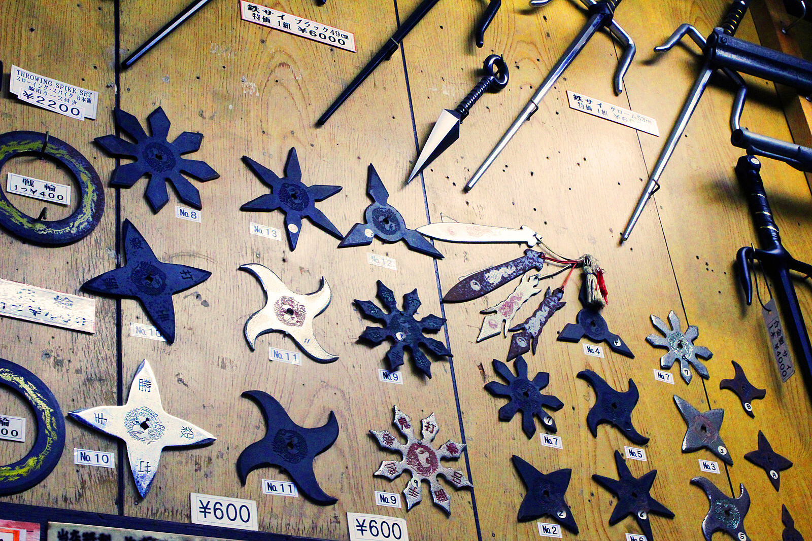 There was an abundance of shuriken and kunai. They may not look it, but these were produced by artisans who inherited the ancient techniques. 1