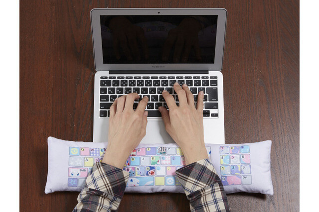 Catch the Legendary PC Cushion-Type Pokémon Mew! 9