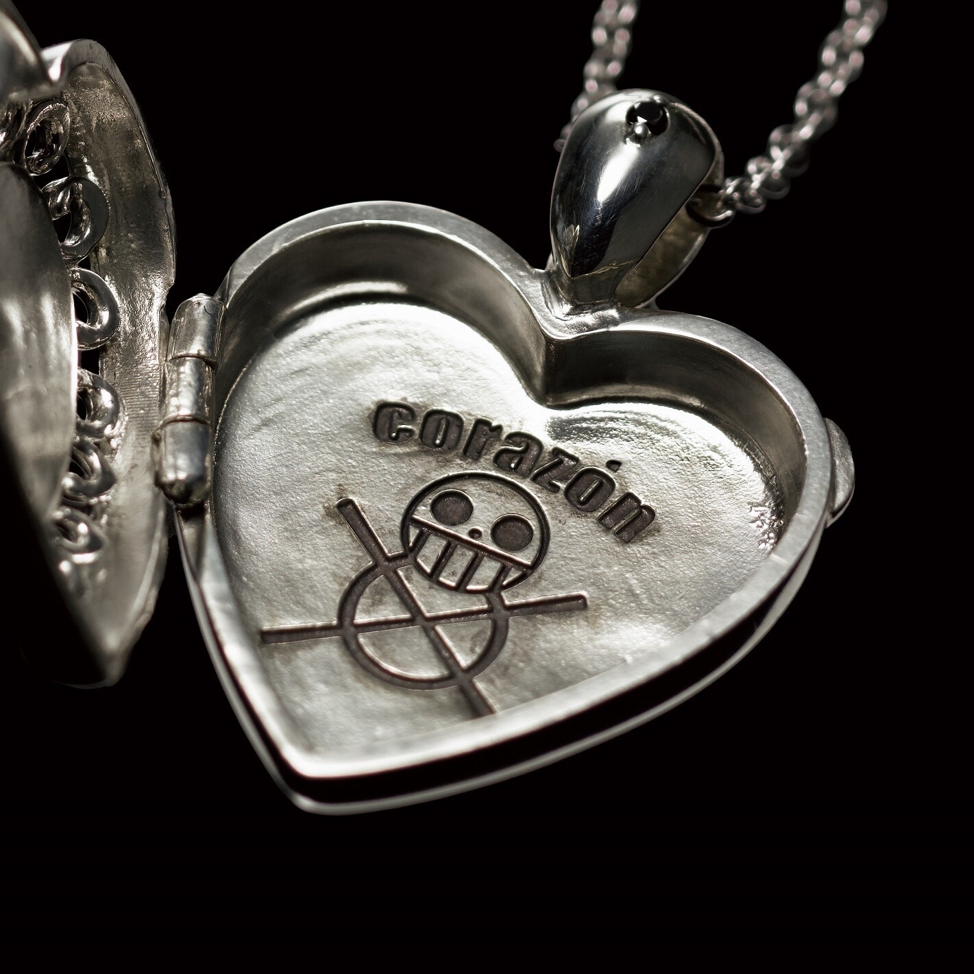 Wear Trafalgar Law’s Tattoo Close to Your Heart with a One Piece Silver Locket! 5
