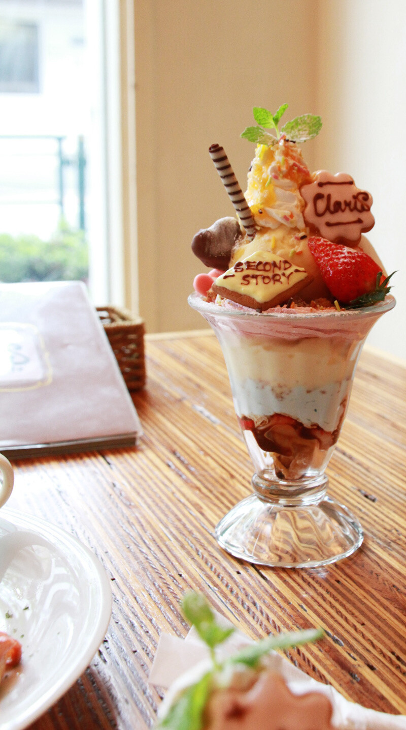 “ClarS Parfait - Second Story” (780 yen) is a fairly large parfait. Though that didn’t stop us from eating all of it. 8